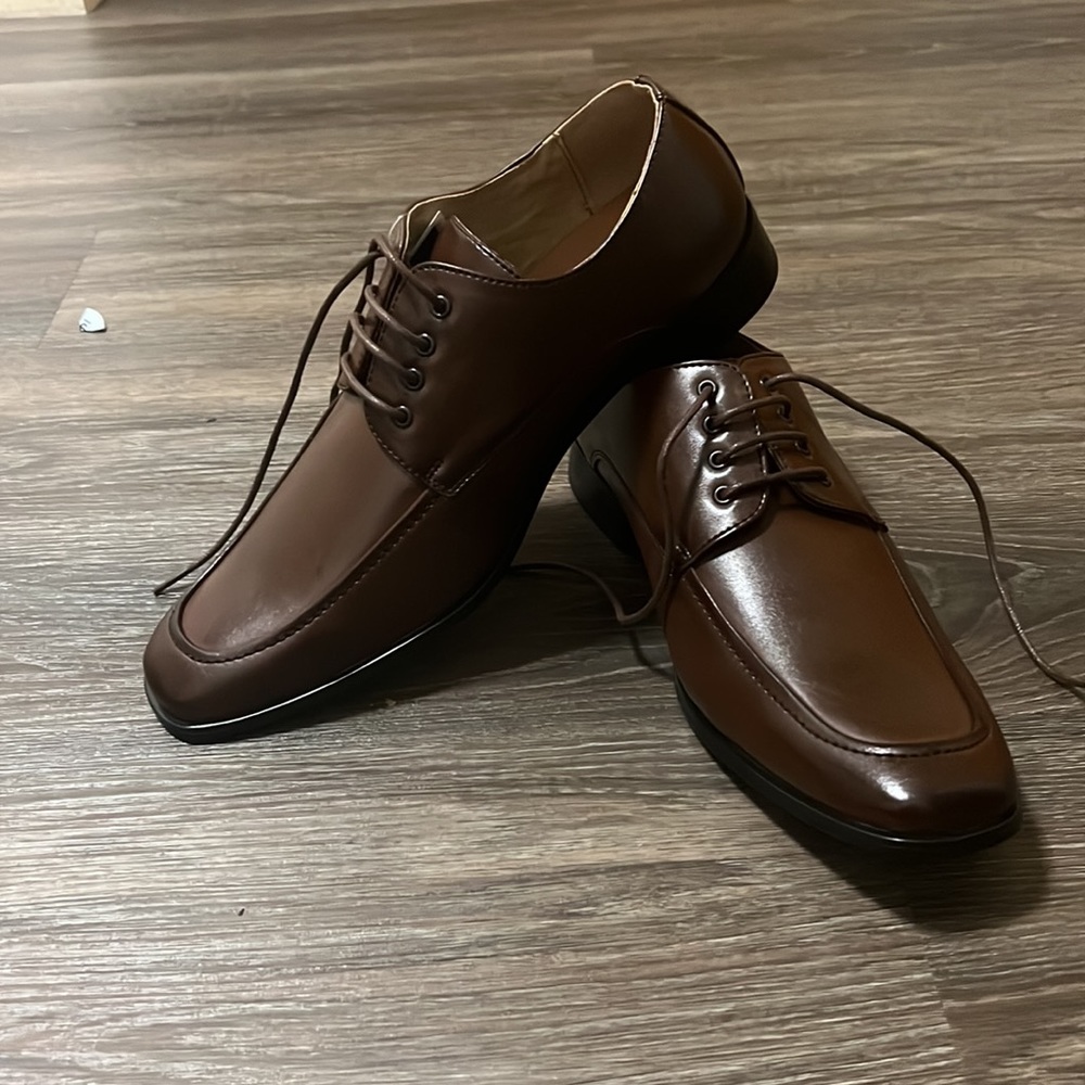 Chocolate majestic shoes Lace-up style brand new!